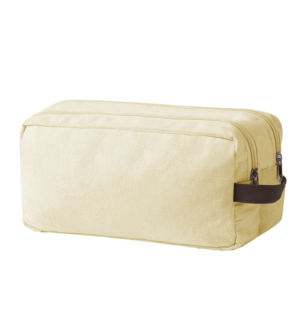 Neceser de doble compartimento fabricado en resistente canvas. Con cierre de cremallera, tiradores y asa en polipiel marrón. Disponible en elegantes colores.