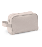 Neceser multiusos en resistente poliéster 600D de vivos colores. Con cremallera, asa de transporte y ribete de refuerzo a juego.